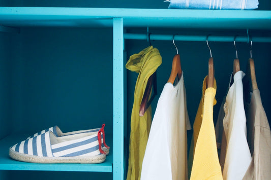 How to Create a Clutter-Free Closet: The Minimalist’s Guide to Everyday Style and Organization”